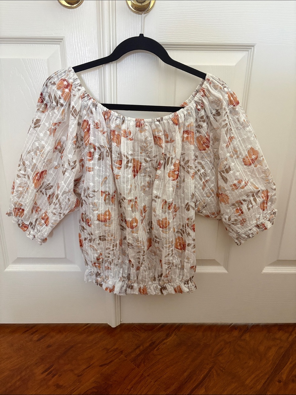 Women’s White Floral Off-Shoulder Peasant Top. Size S.